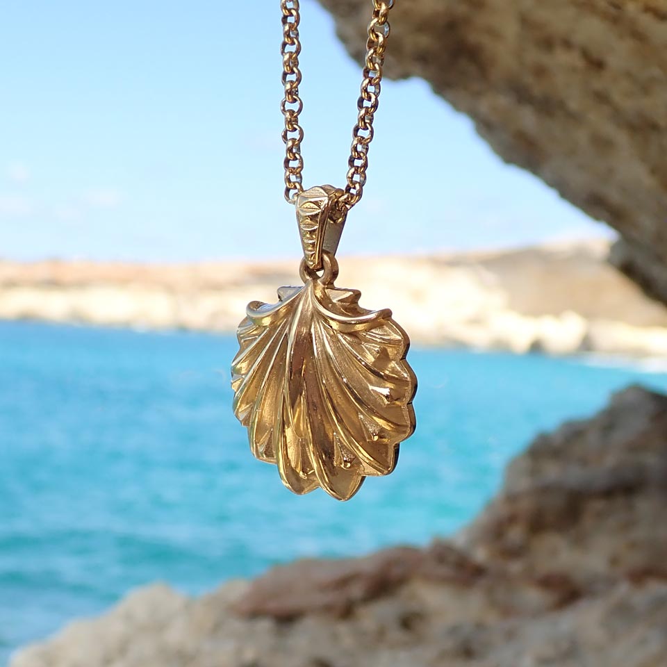 SUM of I tribal Shell Pendant #color_gold